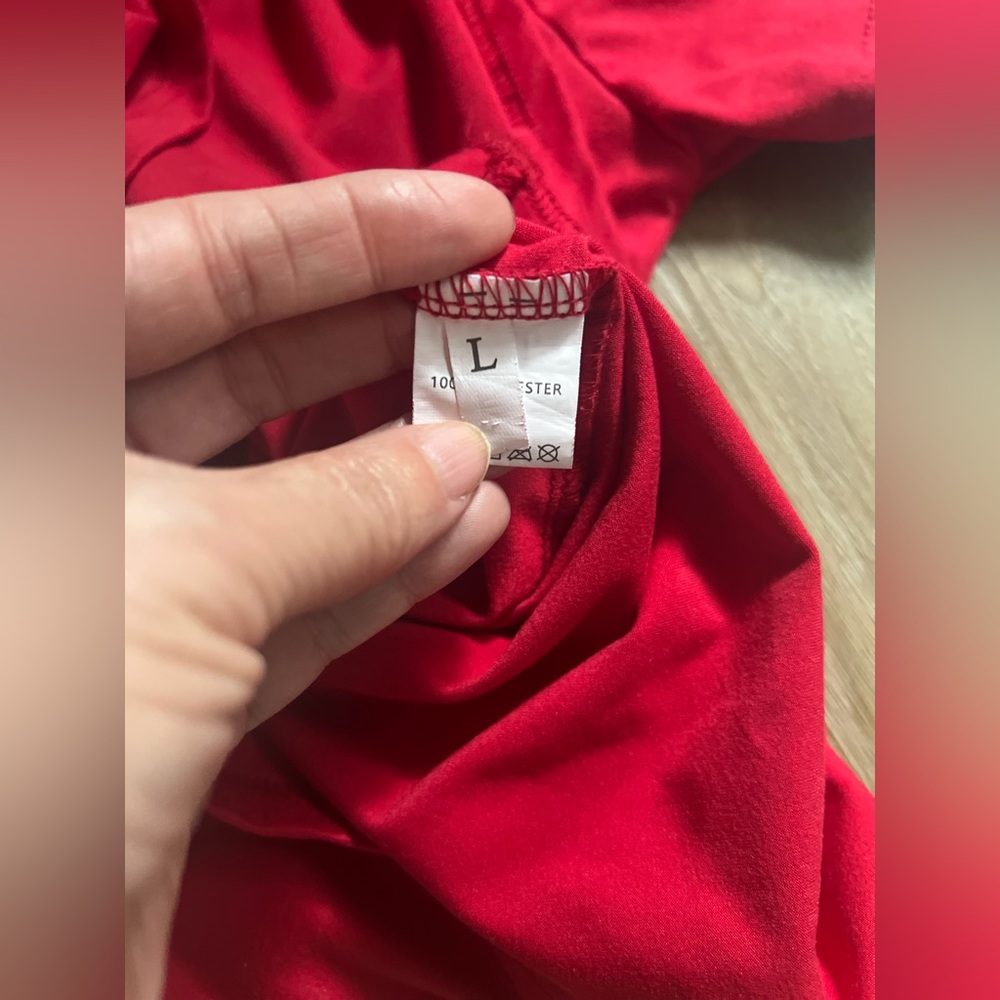 Red Crewneck Short Sleeve Tshirt EUC - Picture 6 of 7